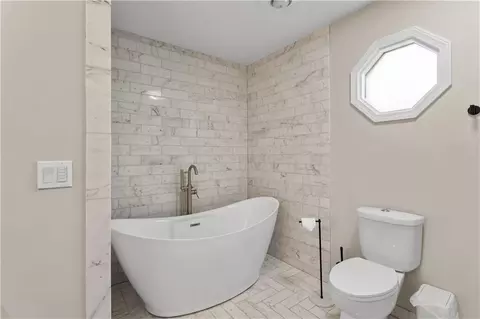 Bath - 1601 Elm St, Eudora, KS 66025 photo 1 of 5