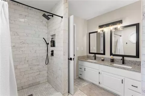 Bath - 1601 Elm St, Eudora, KS 66025 photo 2 of 5