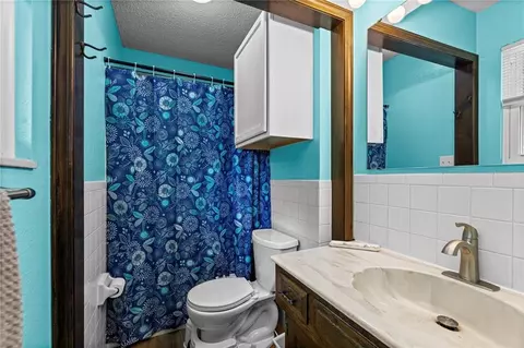 Bath - 3408 S Phelps Rd, Independence, MO 64055 photo 2 of 3