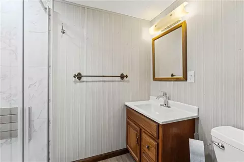 Bath - 3408 S Phelps Rd, Independence, MO 64055 photo 3 of 3