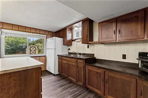 Kitchen - 3408 S Phelps Rd, Independence, MO 64055 photo 4 of 5
