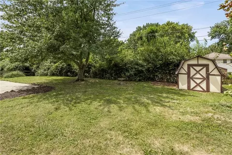 Exterior - 3408 S Phelps Rd, Independence, MO 64055 photo 9 of 10