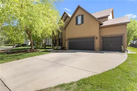 9233 W 143rd Ter, Overland Park, KS 66221