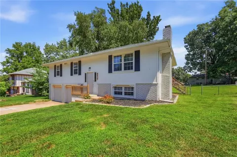 8815 N Grand Ave, Kansas City, MO 64155
