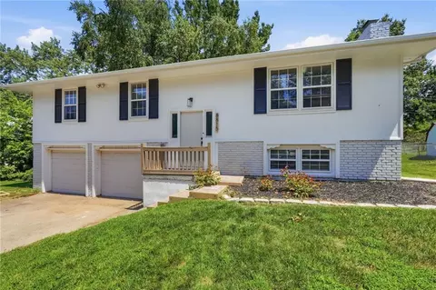 8815 N Grand Ave, Kansas City, MO 64155