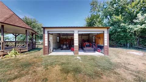 Exterior - 109 E Hardin Pl, Nevada, MO 64772 photo 5 of 10