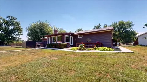Exterior - 109 E Hardin Pl, Nevada, MO 64772 photo 4 of 10