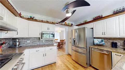Kitchen - 109 E Hardin Pl, Nevada, MO 64772 photo 2 of 4
