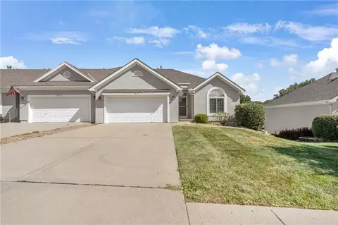 9613 N Locust Dr, Kansas City, MO 64155