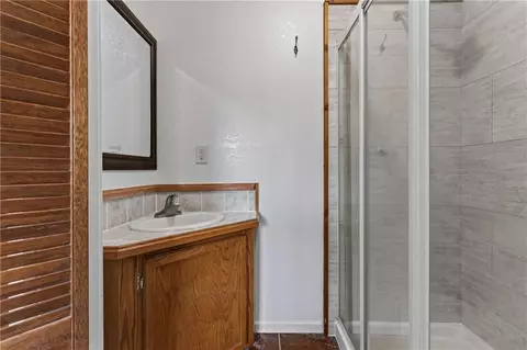 Bath - 7486 Private Drive 4162 Dr, Amazonia, MO 64421 photo 1 of 2