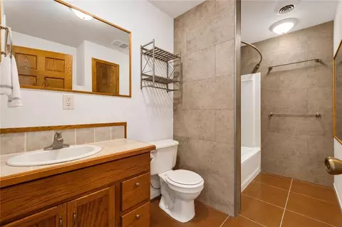 Bath - 7486 Private Drive 4162 Dr, Amazonia, MO 64421 photo 2 of 2
