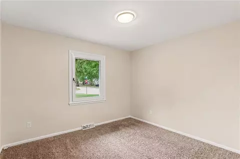 Bedroom - 821 NE Cedar St, Lees Summit, MO 64086 photo 5 of 8