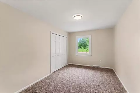 Bedroom - 821 NE Cedar St, Lees Summit, MO 64086 photo 3 of 8