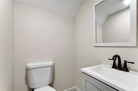 Bath - 821 NE Cedar St, Lees Summit, MO 64086 photo 4 of 4