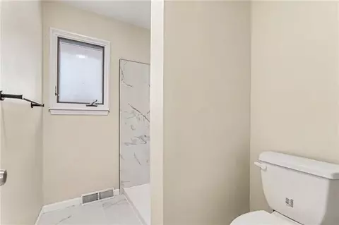 Bath - 821 NE Cedar St, Lees Summit, MO 64086 photo 2 of 4