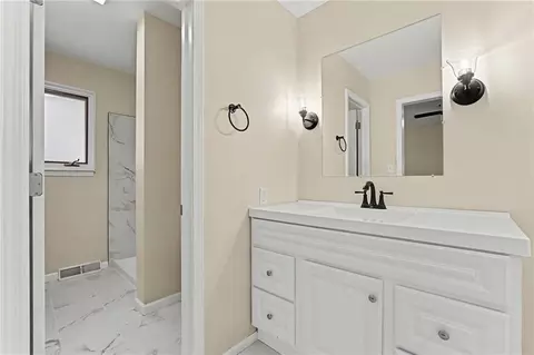 Bath - 821 NE Cedar St, Lees Summit, MO 64086 photo 1 of 4