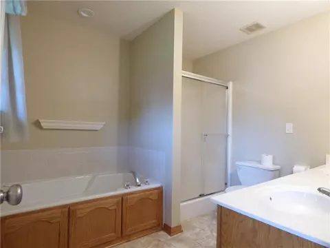 Bath - 1716 Black Bear Ct, Raymore, MO 64083 photo 2 of 4