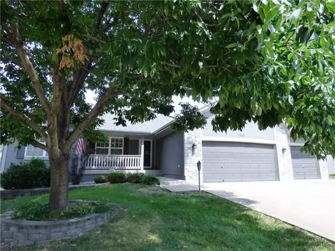 Exterior - 1716 Black Bear Ct, Raymore, MO 64083 photo 2 of 10