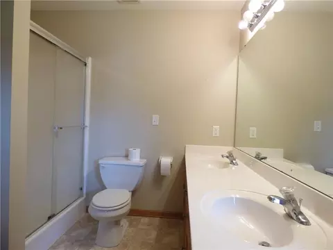 Bath - 1716 Black Bear Ct, Raymore, MO 64083 photo 3 of 4