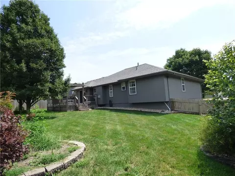 Exterior - 1716 Black Bear Ct, Raymore, MO 64083 photo 8 of 10