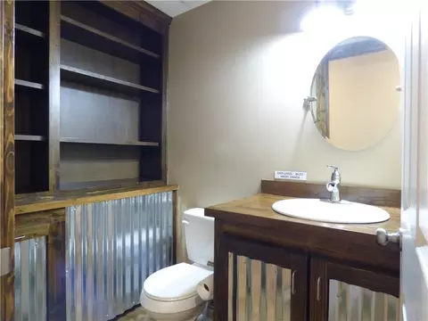 Bath - 1716 Black Bear Ct, Raymore, MO 64083 photo 4 of 4