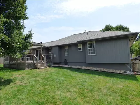 Exterior - 1716 Black Bear Ct, Raymore, MO 64083 photo 7 of 10