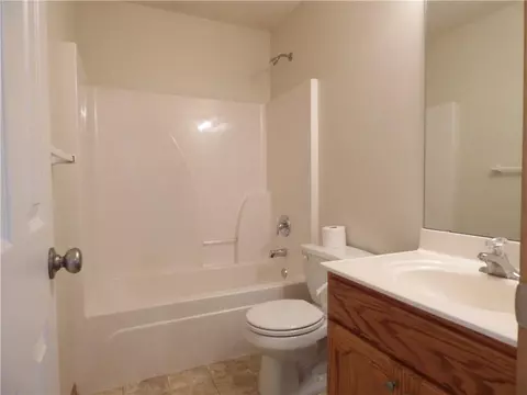 Bath - 1716 Black Bear Ct, Raymore, MO 64083 photo 1 of 4