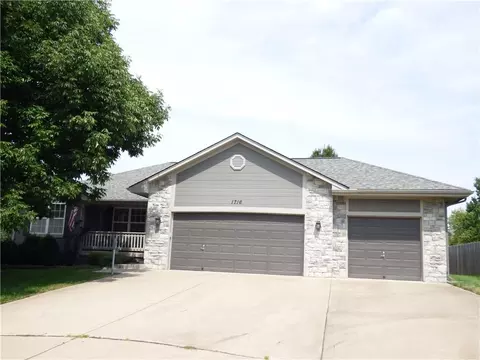 Exterior - 1716 Black Bear Ct, Raymore, MO 64083 photo 10 of 10
