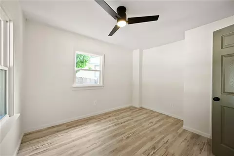 Bedroom - 402 E Fair St, Independence, MO 64055 photo 3 of 8