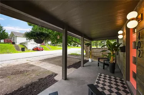Exterior - 402 E Fair St, Independence, MO 64055 photo 4 of 5