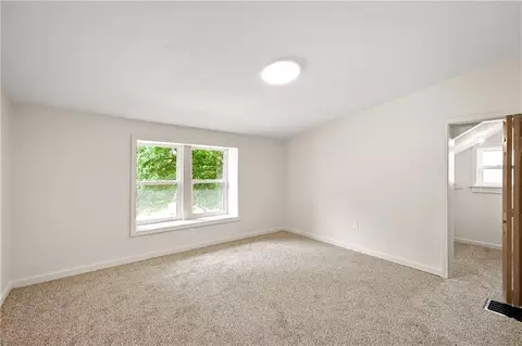 Bedroom - 402 E Fair St, Independence, MO 64055 photo 8 of 8