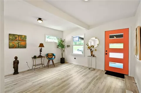 Entry Way - 402 E Fair St, Independence, MO 64055 photo 1 of 2