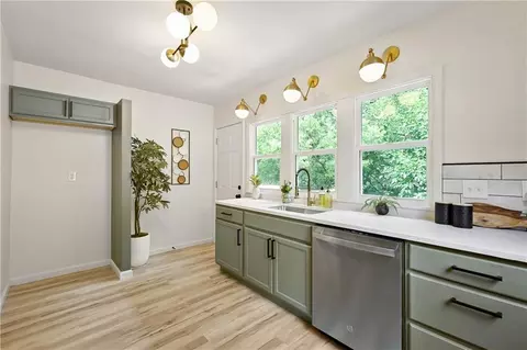 Kitchen - 402 E Fair St, Independence, MO 64055 photo 4 of 4