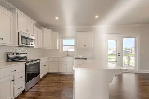 Kitchen - 1003 Poplar Ln, Liberty, MO 64068 photo 1 of 2