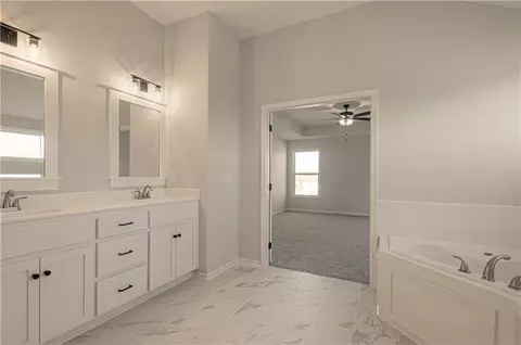 Entry Way - 1003 Poplar Ln, Liberty, MO 64068 photo 3 of 3