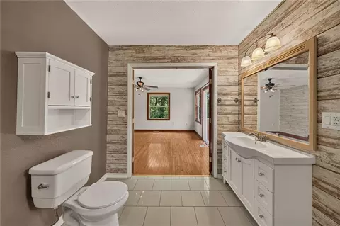 Bath - 22962 Highway Tt Hwy, Versailles, MO 65084 photo 4 of 5