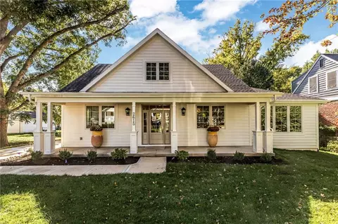 2615 W 47th Ter, Westwood, KS 66205