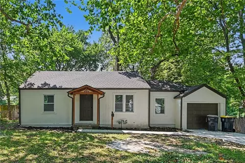 11220 Applewood Dr, Kansas City, MO 64134