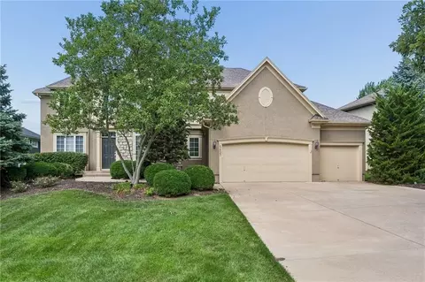 5427 W 164th Pl, Overland Park, KS 66085