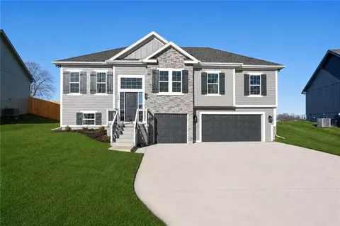 1034 Fir Ln, Liberty, MO 64068
