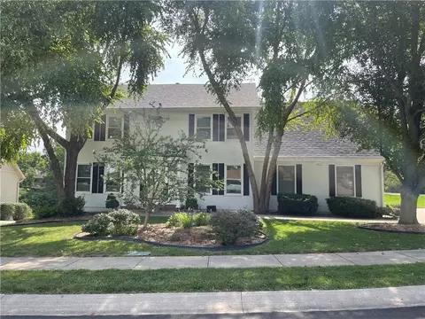1800 NW Westbrooke Dr, Blue Springs, MO 64015