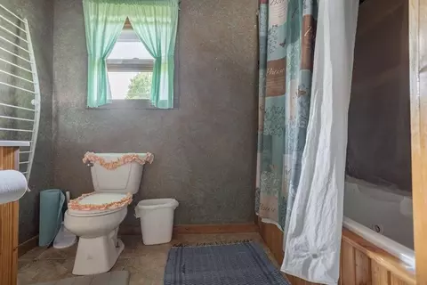 Bath - 521 NW 30th Ln, Lamar, MO 64759 photo 1 of 3