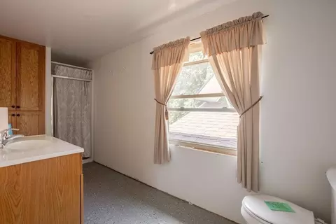 Bath - 521 NW 30th Ln, Lamar, MO 64759 photo 3 of 3