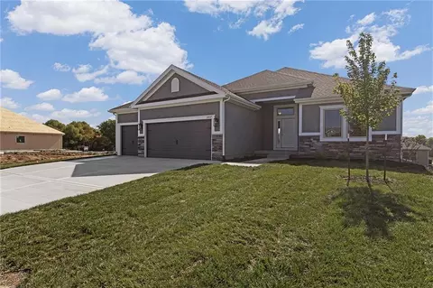 3319 NW 93rd St, Kansas City, MO 64154