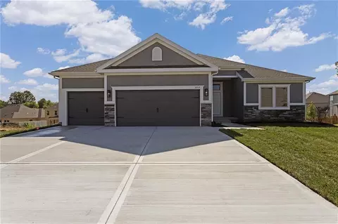 3327 NW 93rd St, Kansas City, MO 64154