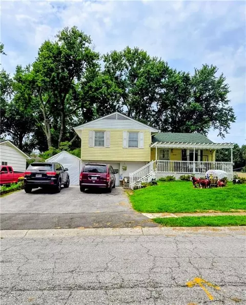 Exterior - 1210 Ranson Pl, Independence, MO 64057 photo 2 of 12