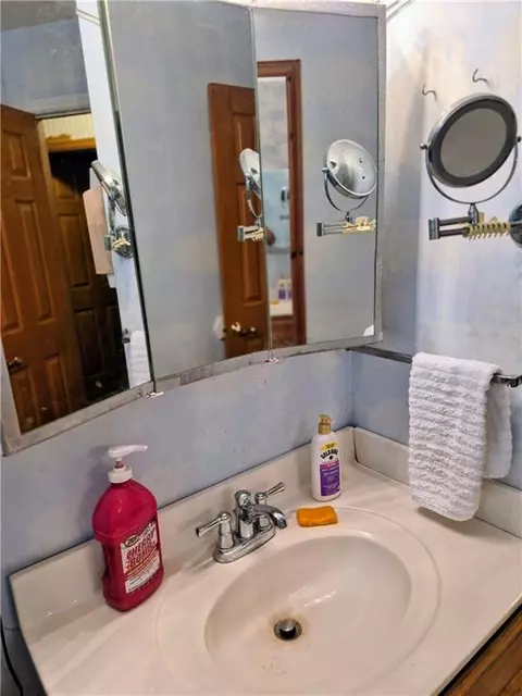 Bath - 1210 Ranson Pl, Independence, MO 64057 photo 2 of 2