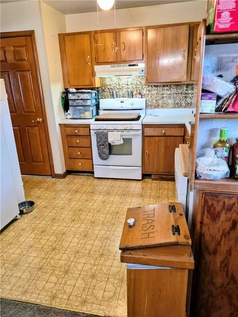 Kitchen - 1210 Ranson Pl, Independence, MO 64057 photo 2 of 3