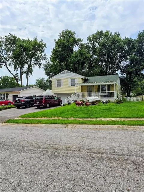 Exterior - 1210 Ranson Pl, Independence, MO 64057 photo 3 of 12