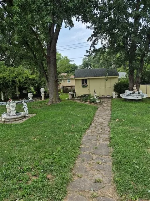Exterior - 1210 Ranson Pl, Independence, MO 64057 photo 11 of 12